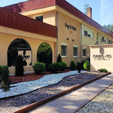 Oereg-To Hotel Es Rendezvenyter Tata Exteriör bild