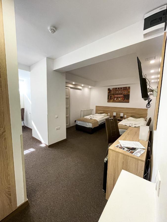 Oereg-To Hotel Es Rendezvenyter Tata Exteriör bild
