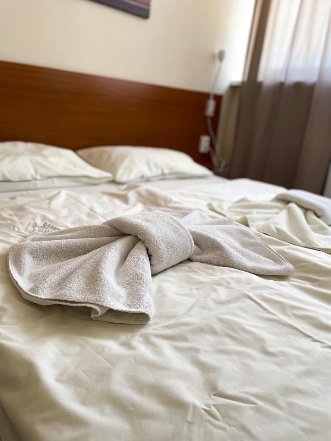 Oereg-To Hotel Es Rendezvenyter Tata Exteriör bild