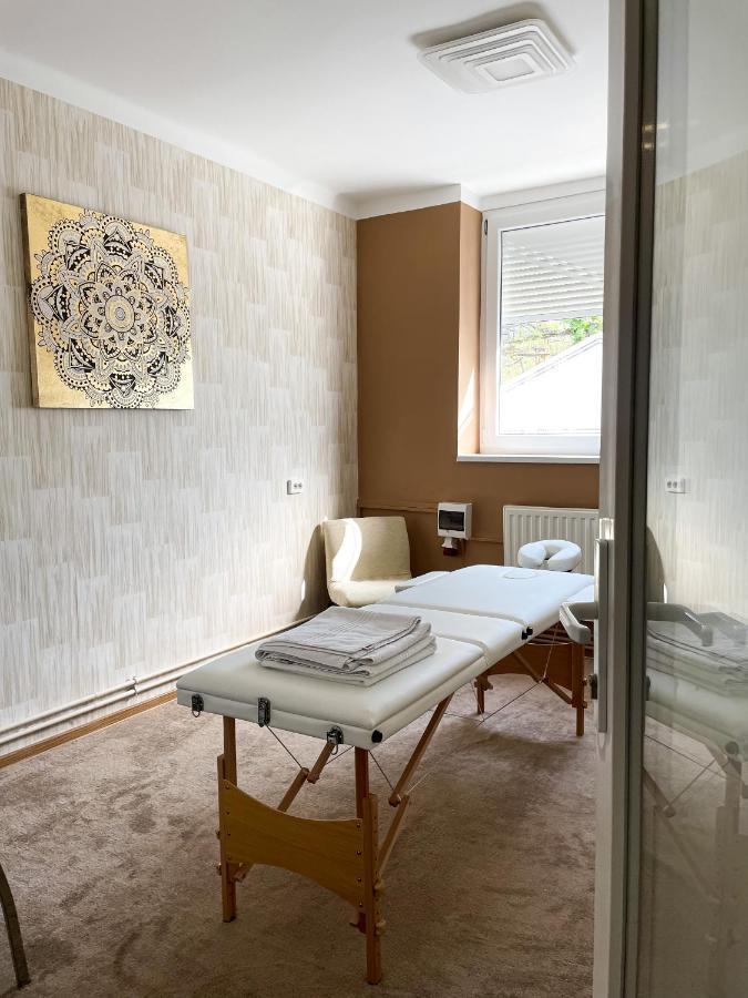 Oereg-To Hotel Es Rendezvenyter Tata Exteriör bild